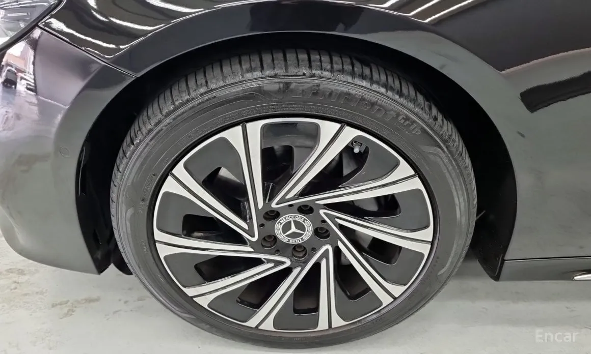 Mercedes-Benz E-Class 2024 E300 4MATIC Exclusive