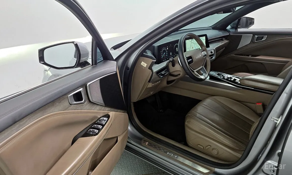 Photo 10 - Kia K8
