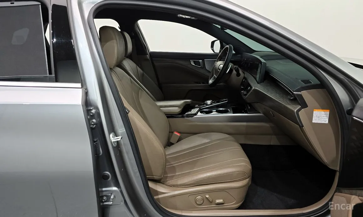 Photo 11 - Kia K8