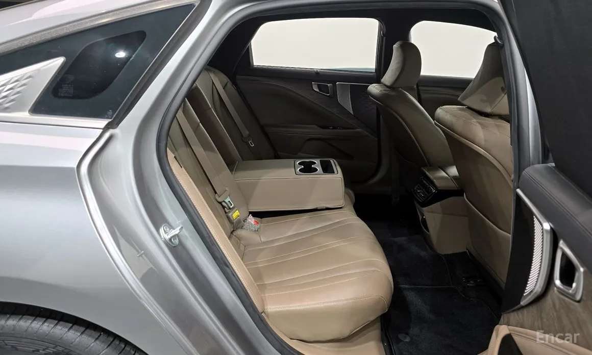 Photo 12 - Kia K8
