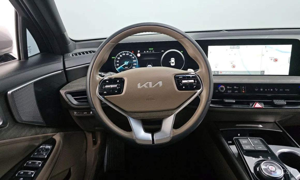 Photo 13 - Kia K8