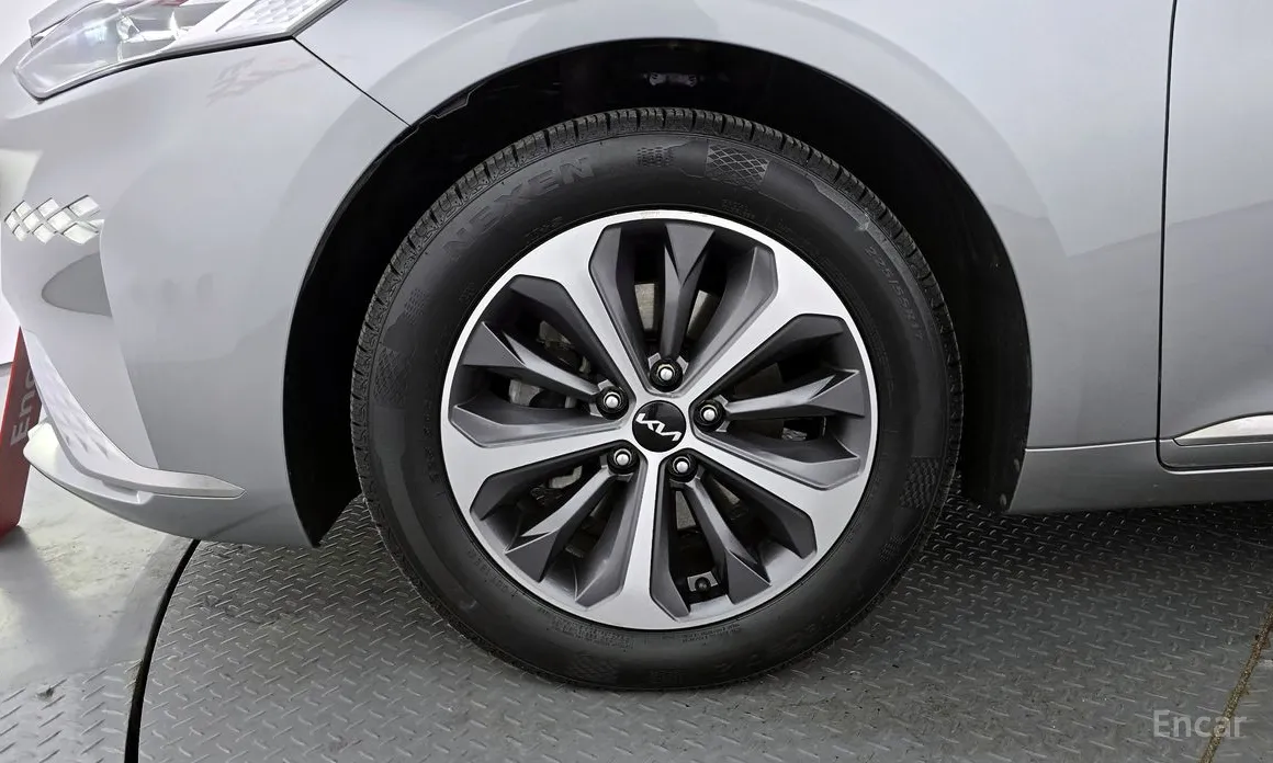 Photo 5 - Kia K8