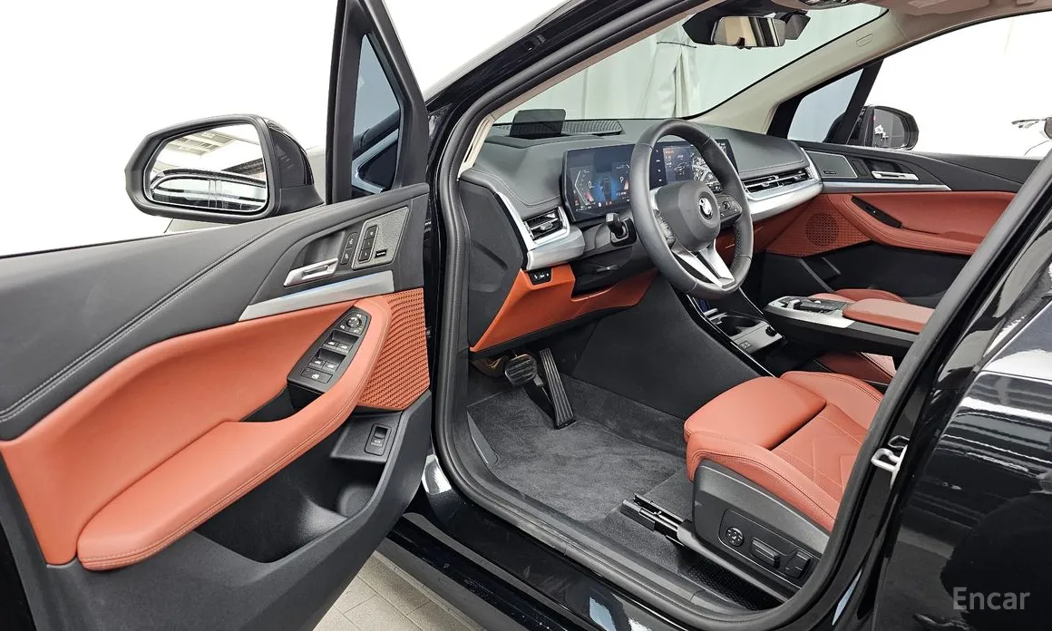 BMW 2 Series 2022 220i M Sport Design