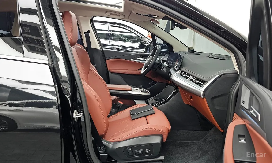 BMW 2 Series 2022 220i M Sport Design