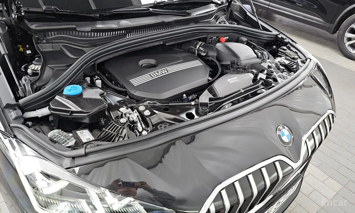 BMW 2 Series 2022 220i M Sport Design