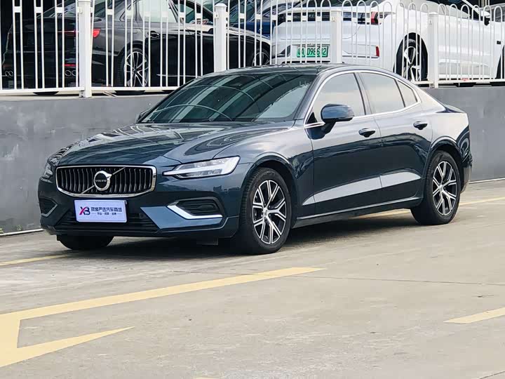 Volvo S60 2025 2025款 B4 智逸豪华版