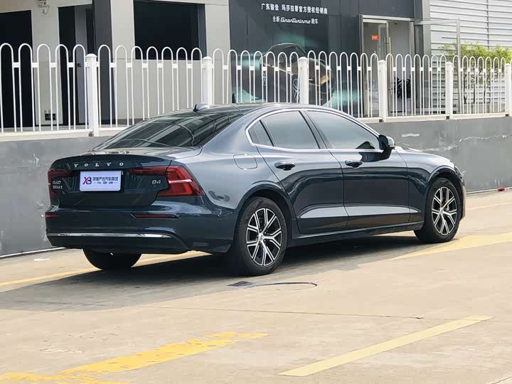 Volvo S60 2025 2025款 B4 智逸豪华版