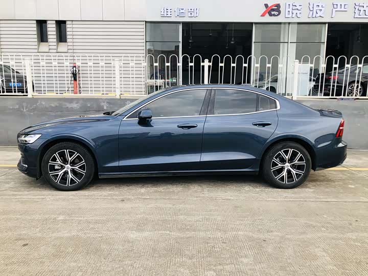 Volvo S60 2025 2025款 B4 智逸豪华版