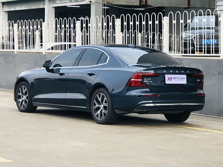 Volvo S60 2025 2025款 B4 智逸豪华版