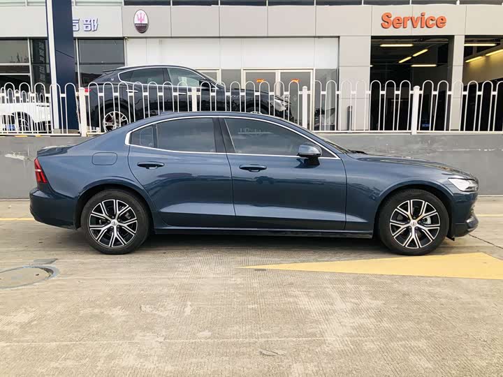 Volvo S60 2025 2025款 B4 智逸豪华版