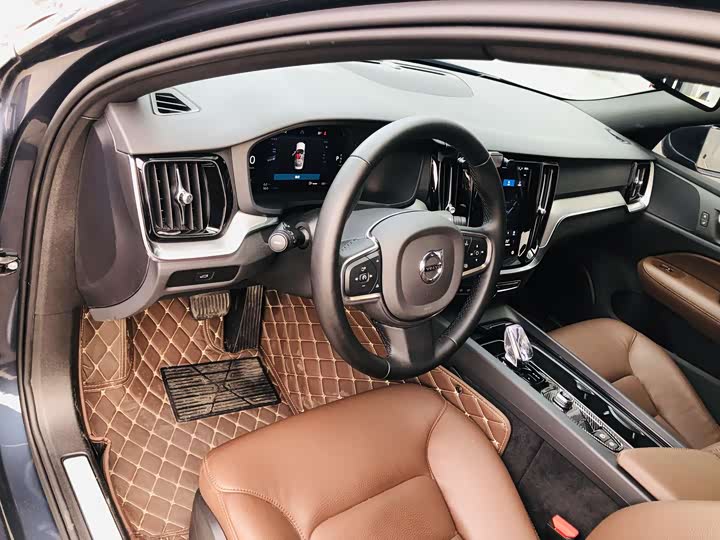 Volvo S60 2025 2025款 B4 智逸豪华版