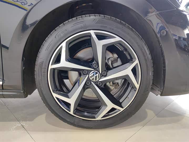 Фото 4 - Volkswagen Passat