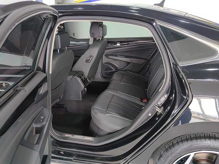 Фото 9 - Volkswagen Passat