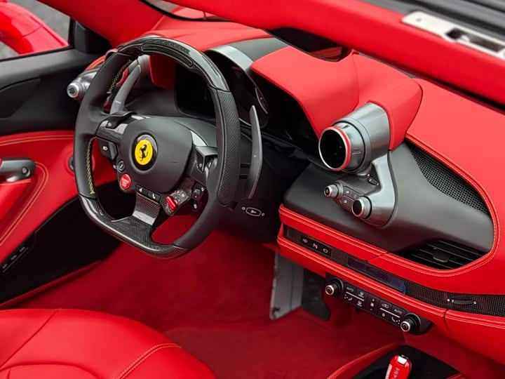 Фото 4 - Ferrari F8