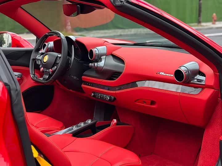 Фото 5 - Ferrari F8