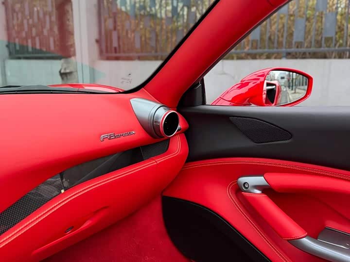 Фото 6 - Ferrari F8