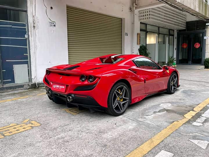 Фото 8 - Ferrari F8