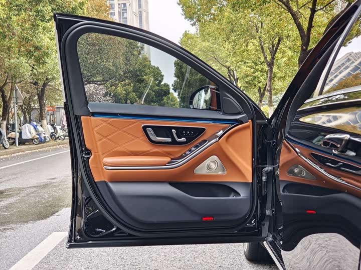 Фото 4 - Mercedes-Benz Maybach S-Class