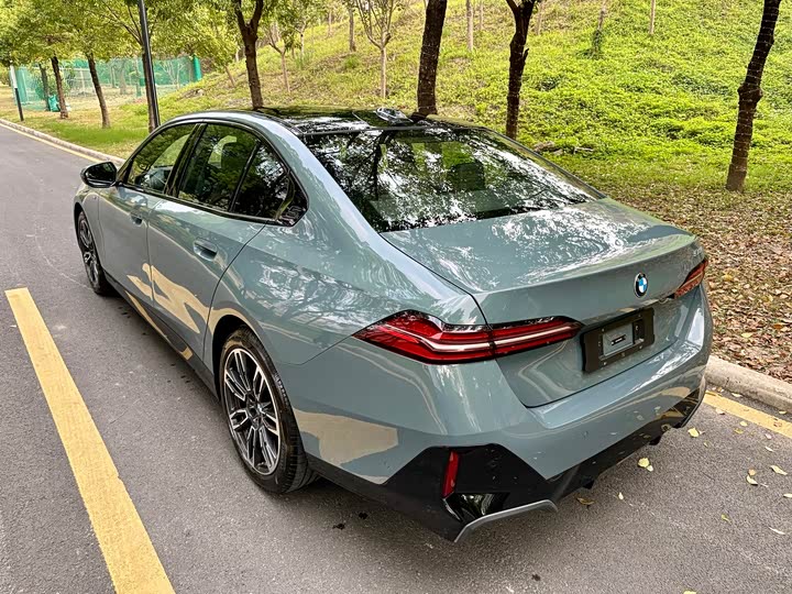 Zdjęcie 9 - BMW 5 Series