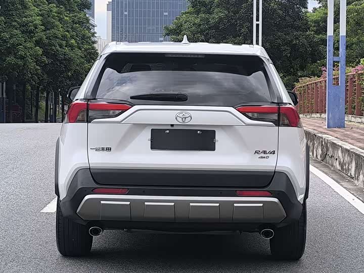 Photo 6 - Toyota RAV4