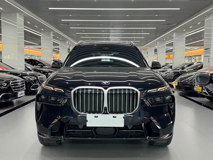 BMW X7 2023 2023款 xDrive40i 尊享型M运动套装
