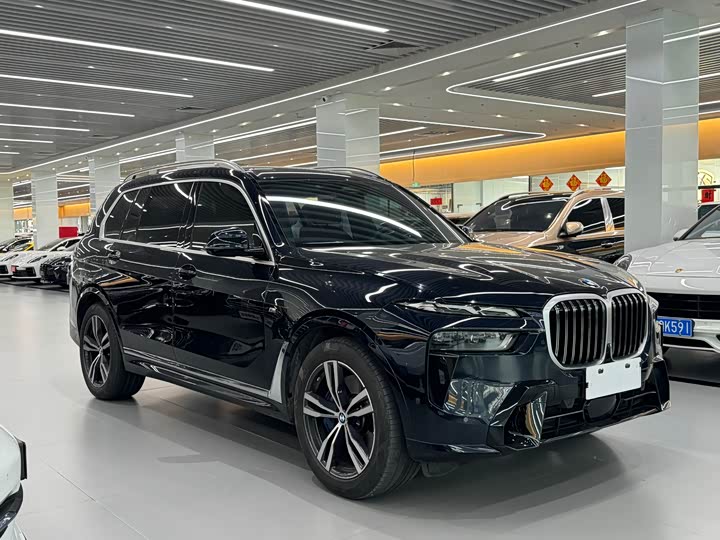 BMW X7 2023 2023款 xDrive40i 尊享型M运动套装