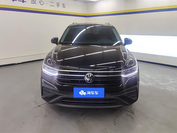Volkswagen Tiguan L Pro 2025 2025款 出众款 300TSI 自动两驱龙腾版