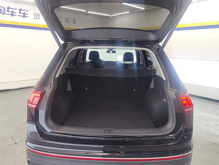 Volkswagen Tiguan L Pro 2025 2025款 出众款 300TSI 自动两驱龙腾版