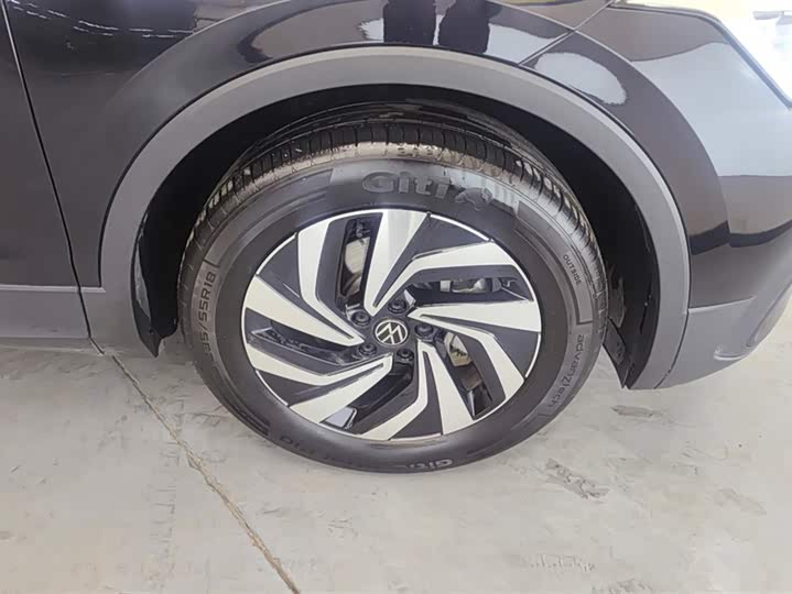 Volkswagen Tiguan L Pro 2025 2025款 出众款 300TSI 自动两驱龙腾版