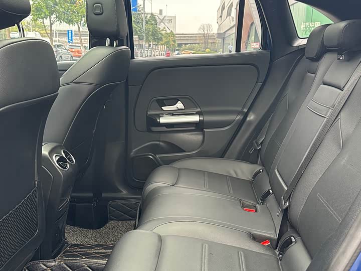 Фото 9 - Mercedes-Benz GLA-Class