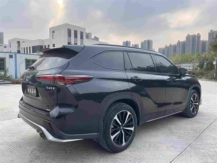 Photo 6 - Toyota Crown Kluger