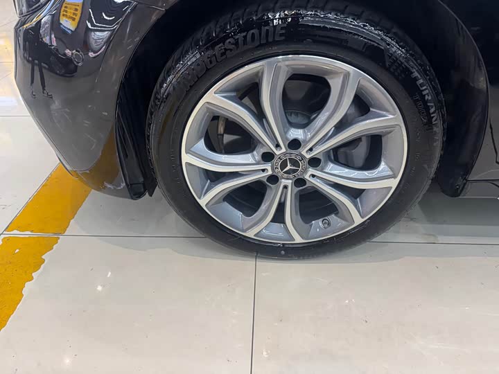 Фото 3 - Mercedes-Benz E-Class
