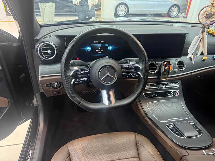 Фото 5 - Mercedes-Benz E-Class