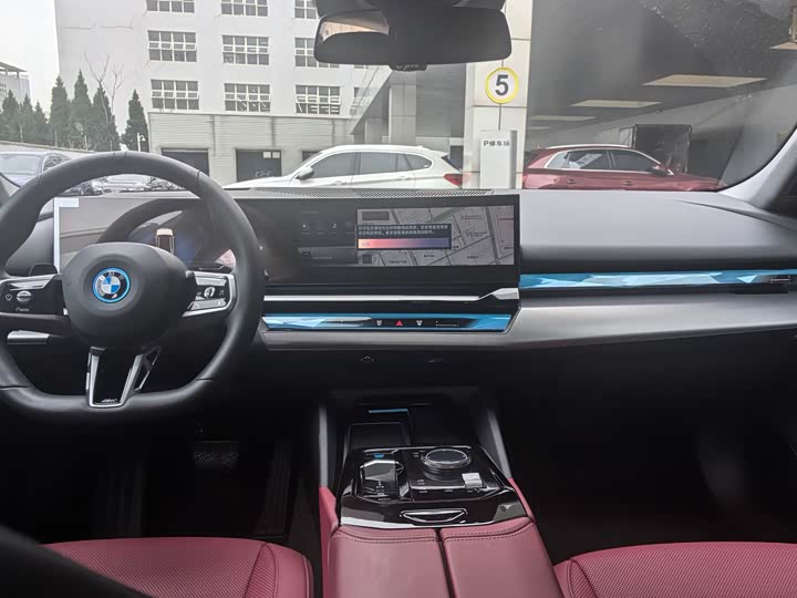 Photo 8 - BMW i5