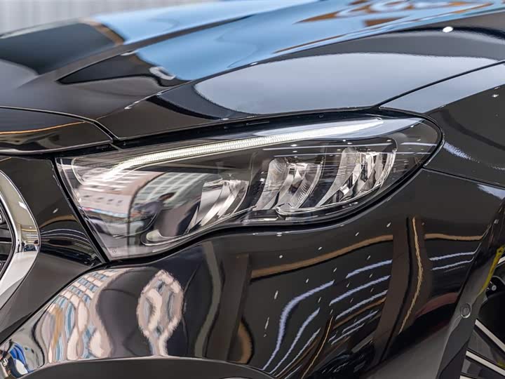 صورة 6 - Mercedes-Benz E-Class