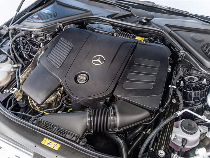 صورة 9 - Mercedes-Benz E-Class