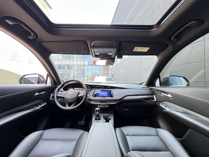 Фото 6 - Cadillac XT4