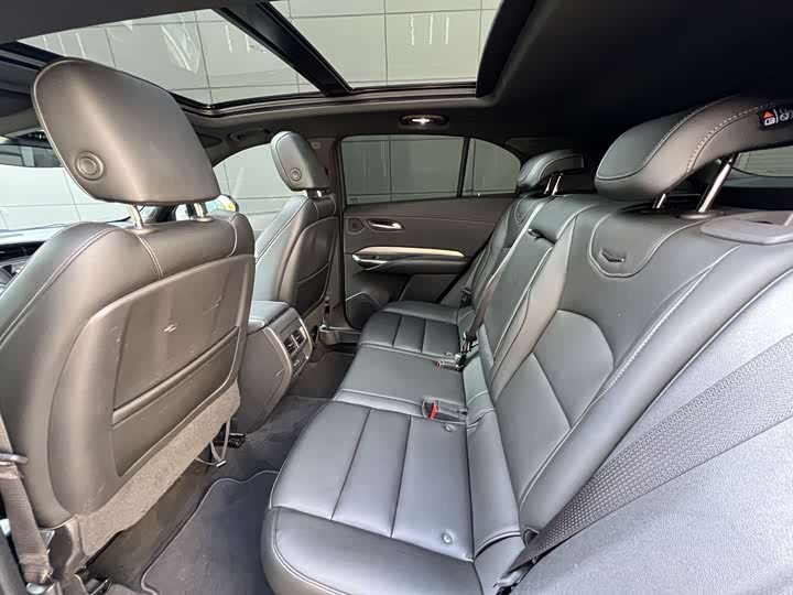 Фото 7 - Cadillac XT4