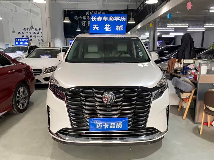 Photo 3 - Buick GL8 ES