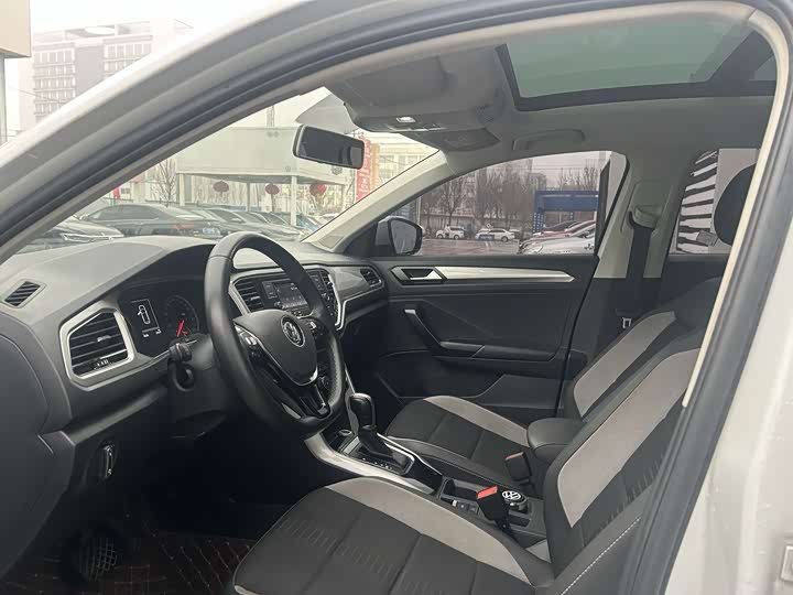 صورة 5 - Volkswagen T-Roc