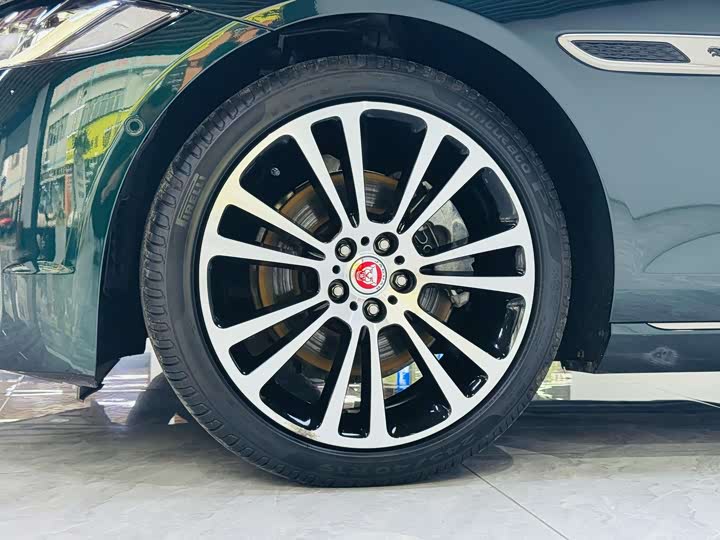 Jaguar XF L 2024 2024款 2.0T P250 两驱尊享豪华版