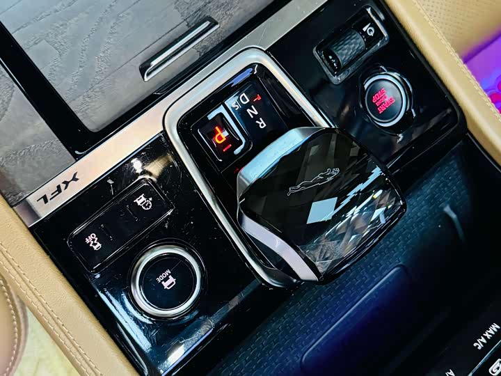 Jaguar XF L 2024 2024款 2.0T P250 两驱尊享豪华版