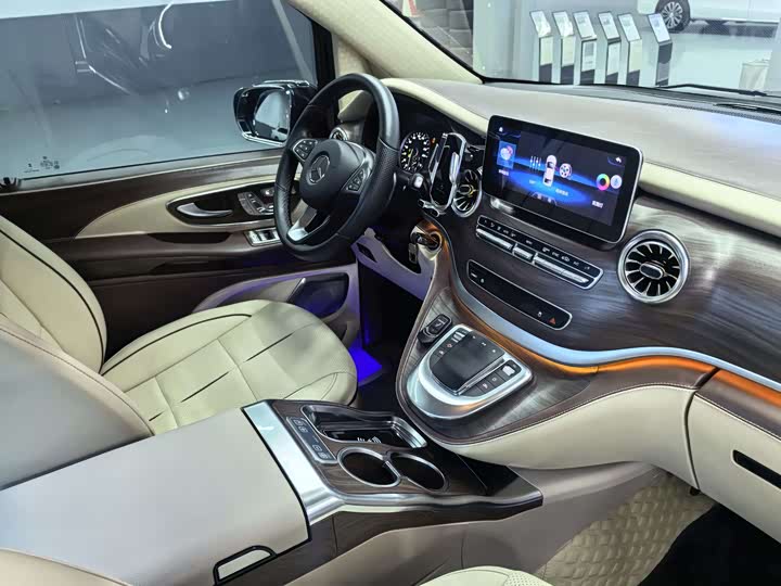صورة 8 - Mercedes-Benz Vito