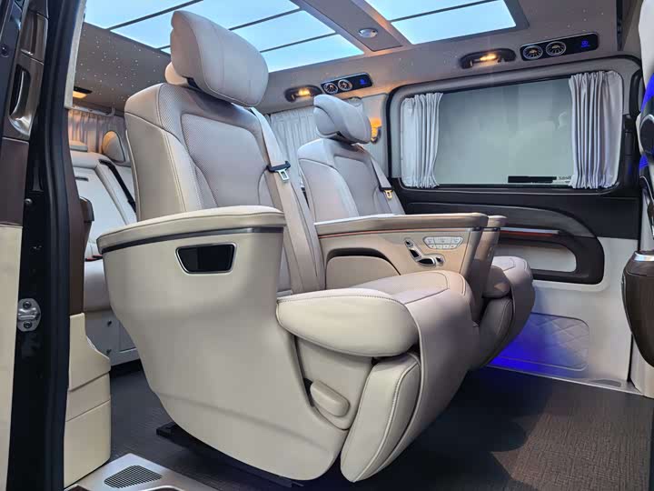صورة 9 - Mercedes-Benz Vito
