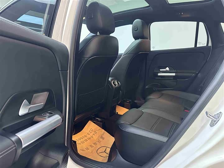 Фото 4 - Mercedes-Benz GLA-Class