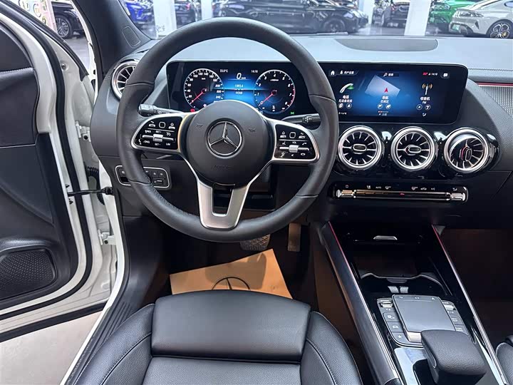 Фото 9 - Mercedes-Benz GLA-Class