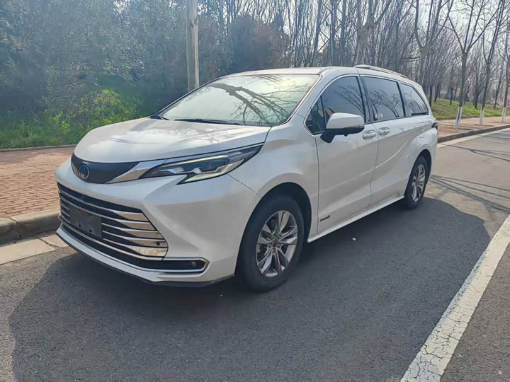 Фото 1 - Toyota Sienna