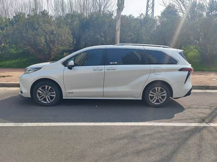 Фото 2 - Toyota Sienna