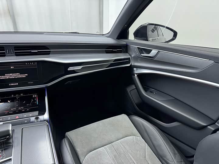 Photo 4 - Audi A6L