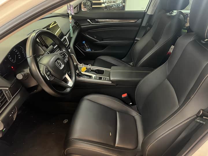 Photo 4 - Honda Accord